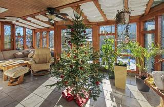 Mehrfamilienhaus kaufen in 73066 Uhingen, Uhingen - Charmantes Wohnen auf zwei Einheiten - ein Zuhause mit Wintergarten, Kaminofen & zwei Gärten