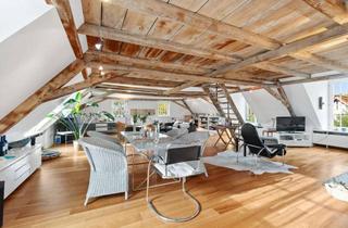 Wohnung kaufen in 40593 Urdenbach, Nichts von der Stange: Einzigartiges Dachgeschoss plus Garten