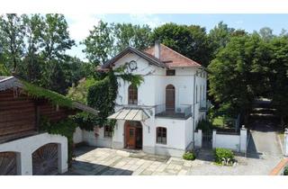 Villa kaufen in 84518 Garching, Prachtvolle Rarität und einmalige Schönheit! Villa im Toskana-Stil mit parkähnlicher Gartenanlage