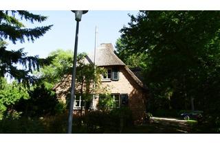 Haus kaufen in Rantzaustraße 15, 23795 Bad Segeberg, *Unikat* Reetdachhaus im Grünen mitten in Bad Segeberg