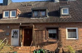 Haus kaufen in 23758 Oldenburg, Potenzial sucht Gestaltung - Reihenmittelhaus auf tollem Grundstück