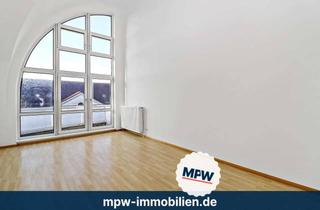 Wohnung kaufen in 12555 Köpenick, Bogen trifft Balkon: Bezugsfreie Dachgeschosswohnung mit 5 m Deckenhöhe und Balkon