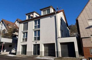 Wohnung kaufen in 73732 Esslingen, Individuelle 3-Zimmer-Dachgeschoss-Wohnung mit Hobbyraum und Garage