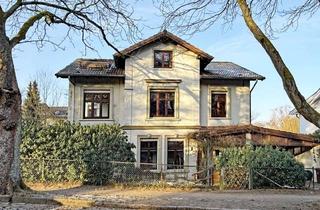 Villa kaufen in 21465 Wentorf, Villa zum Wachküssen in bester Lage: Villa auf herrlichem, ca. 1.319 m² großem Grundstück gen Süden