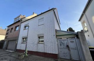 Doppelhaushälfte kaufen in 50769 Köln, Altes Haus sucht neue Perspektive in Köln Worringen