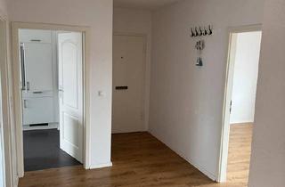 Wohnung kaufen in 26384 Wilhelmshaven, Wilhelmshaven - Vermietete, sanierte 4-Zimmer-Whg mit Balkon