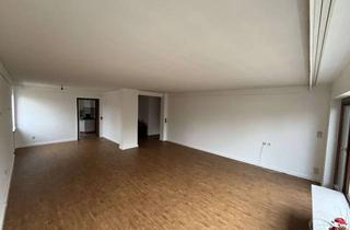 Wohnung mieten in Arzbergweg 11, 90482 Laufamholz, Exklusive 4-Zi-Wohnung in Laufamholz mit eigenen Garten, EBK und Garage