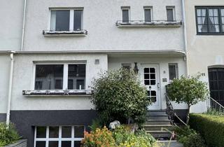 Einfamilienhaus kaufen in An Der Kulprie, 52066 Aachen, Geräumiges 7-Zimmer Einfamilienhaus mit Garten und Garage in Burtscheid