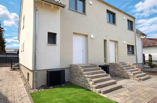 Doppelhaushälfte kaufen in Friedrich-Ebert-Straße, 68782 Brühl, Moderne Doppelhaushälfte im KfW-55-EE Neubau-Standard