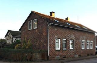 Doppelhaushälfte kaufen in 37603 Holzminden, Charme der Geschichte: Doppelhaushälfte mit Garten und Modernisierungspotenzial in Holzminden