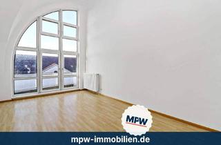 Wohnung kaufen in 12555 Berlin, Berlin - Bogen trifft Balkon: Bezugsfreie Dachgeschosswohnung mit 5?m Deckenhöhe und Balkon