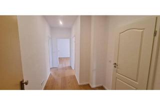 Wohnung kaufen in 12279 Berlin, Berlin - PROVISIONSFREI ? Wohnung mit 3 Zimmern ? Erstbezug nach Sanierung