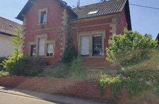 Einfamilienhaus kaufen in 66793 Saarwellingen, Saarwellingen - Freistehendes und saniertes Einfamilienhaus