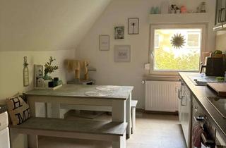 Wohnung mieten in Kreuzweger Straße 25, 42655 Solingen-Mitte, Helle 2-Zimmer Dachgeschosswohnung in Solingen-Merscheid mit EBK