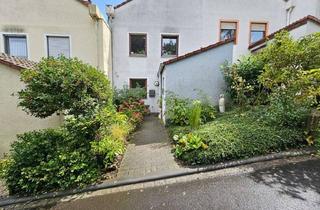 Reihenhaus kaufen in 97076 Lengfeld, Gepflegtes Reihenhaus mit zwei Stellplätzen in ruhiger Lage zu verkaufen