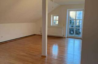 Wohnung mieten in Sechzehnerstraße 1e, 94032 Passau, Helle 2-Zimmer Dachgeschosswohnung mit Balkon in Passau-Haidenhof Süd