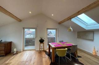 Immobilie mieten in Eggerweg, 83115 Neubeuern, Neu renovierte 2-Zimmer-Dachgeschosswohnung mit Bergblick!