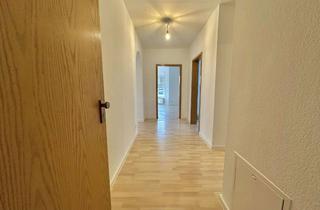 Wohnung kaufen in 63505 Langenselbold, Helle 2-Zimmer-Wohnung inkl. TG-Stellplatz, Balkon & Keller ideal für Anleger, Singles oder Paare!
