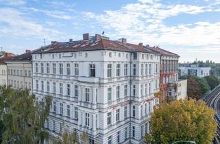 Wohnung kaufen in 10783 Schöneberg, Bezugsfreie, helle Altbauwohnung mit Balkon im herrschaftlichen Gründerzeithaus in Berlin-Schöneberg