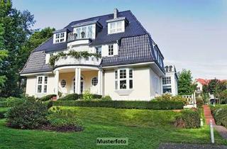 Villa kaufen in Eisenhartstraße xxx, 14469 Nauener Vorstadt, Hier lässt sich gut leben! Einfamilienhaus in Form einer Villa