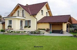 Einfamilienhaus kaufen in Marienkäferweg xxx, 06116 Büschdorf, Komfortables Einfamilienhaus mit Carport und Pool