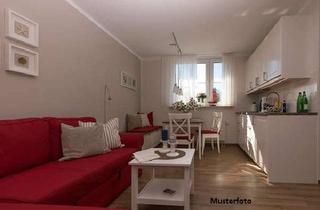 Doppelhaushälfte kaufen in Hermann-Löns-Straße xxx, 35260 Stadtallendorf, Vielseitiges Zuhause: Doppelhaushälfte mit Einlieger, Garage und Garten