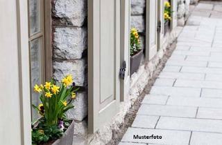 Anlageobjekt in Focher Straße xxx, 42719 Gräfrath, Wohn-/Geschäftshaus nebst Garagen