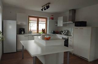 Wohnung mieten in 88427 Bad Schussenried, LÄNDLICH WOHNEN! Traumhaft schöne 3,5 Zimmer EG-Wohnung mit EBK, Terrasse & Garage zu vermieten!