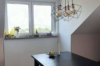 Wohnung mieten in 97199 Ochsenfurt, Modernisierte Dachgeschosswohnung mit drei Zimmern und Balkon in Ochsenfurt