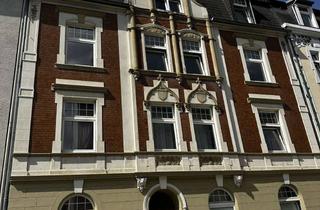 Anlageobjekt in Hügelstraße 51, 42277 Wuppertal, Mehrfamilienhaus mit Garagen in ruhiger Wohnlage