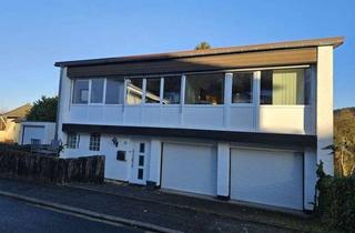 Gewerbeimmobilie kaufen in 53937 Schleiden, Vielseitig nutzbares Bürohaus mit Lagerflächen und Garagen in guter Lage