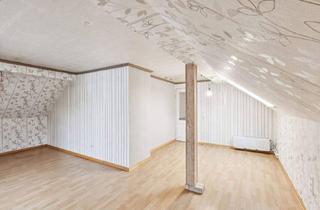 Wohnung kaufen in Karl-Staib-Str. 3, 65795 Hattersheim, Hattersheim - Dachgeschoss mit Potenzial - Sanierungsobjekt für kreative Köpfe! Dach, Heizung und Fenster neu!
