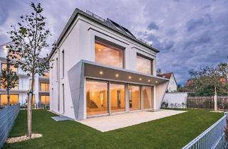 Einfamilienhaus kaufen in 81476 München, München - Frei stehendes Einfamilienhaus mit 7 Zimmernmöglicher Einliegerwohnung, 3 Bädern und TG