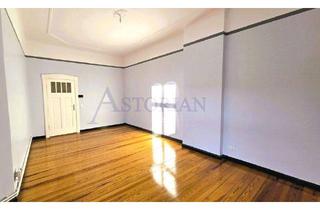 Wohnung kaufen in Am Volkspark, 10715 Berlin, Berlin - Lichtdurchflutete Traumwohnung mit Südbalkon am Volkspark