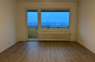 Wohnung mieten in Am Forstacker 23, 13587 Spandau, Pärchen-Apartment mit neuem Badezimmer, Aufzug und Balkon!