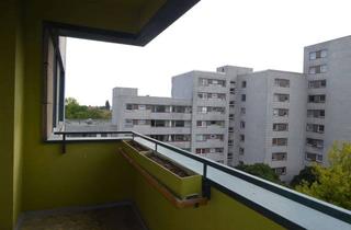 Wohnung mieten in Am Forstacker 23, 13587 Spandau, Feines Pärchen-Apartment mit neuem Badezimmer, Aufzug und Balkon!