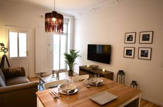 Wohnung mieten in 12347 Britz, Möblierte 2-Zimmer-Erdgeschoss-Wohnung in historischem Gebäude mit Stuck und großer Terrasse