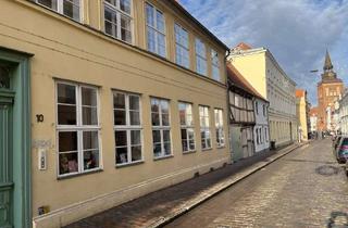 Wohnung mieten in Domstr. 13, 18273 Güstrow, Große 2 Zimmer-Wohnung im Zentrum von Güstrow