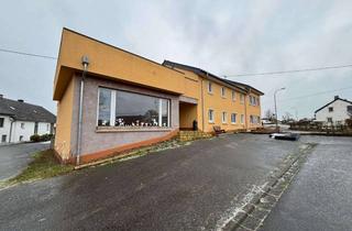 Haus kaufen in 54619 Lichtenborn, Freistehendes Zweifamilienhaus mit großem Garten in zentraler Ortslage