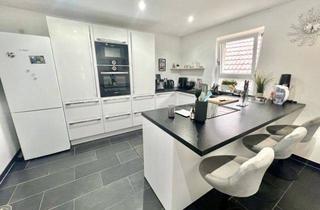 Haus kaufen in 77652 Offenburg, Ausbaufähiges Zweifamilienhaus in Offenburg auch für Kapitalanleger