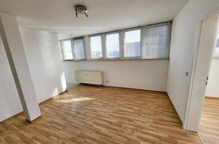 Wohnung kaufen in 08468 Reichenbach, 2-Raum-Dachgeschoß-Wohnung mit Lift zu verkaufen