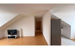 Wohnung kaufen in Breslaustraße 10, 95028 Innenstadt, Geräumige 2-Zimmer-DG-Wohnung inkl. Stellplatz zur Kapitalanlage mit 5,4% Rendite und Staffelmiete