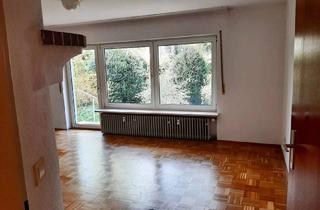 Wohnung kaufen in Hollerweg 13, 82194 Gröbenzell, Großzügige 3-Zimmer-Wohnung mit Hobbyraum, Garten und Stellplatz in einer Doppelgarage in Gröbenzell