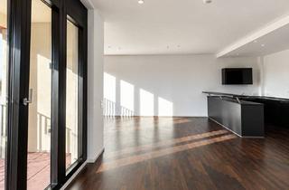 Wohnung mieten in Voßstraße 26, 10117 Mitte, Wohnen über Berlin – großzügige 2-Zimmerwohnung mit Blick auf den Dachgarten