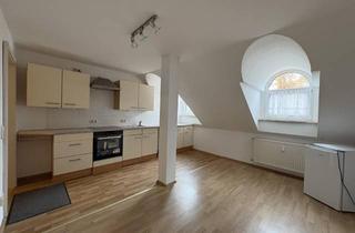 Wohnung mieten in Äußere Crimmitschauer Straße 78, 08393 Meerane, Charmante Dachgeschosswohnung mit Einbauküche in Meerane