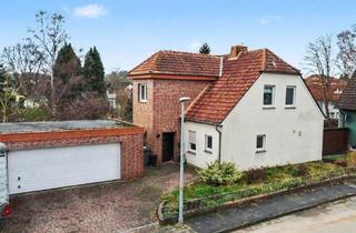 Haus kaufen in 32120 Hiddenhausen, Hiddenhausen - Viel Platz in Oetinghausen: begehrtes Zweifamilienhaus mit Doppelgarage