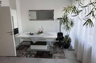 Wohnung kaufen in 51427 Bergisch Gladbach, Modernisierte 3 Zimmer Eigentumswohnung in Frankenforst mit fast neuerEinbauküche, Balkon und Kfz.