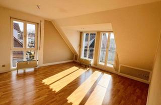 Wohnung kaufen in 14974 Ludwigsfelde, Sofortbezug oder investieren: Bezugsfreie 3-Zimmer-Wohnung mit ausgebautem Dachgeschoss & Stellplatz