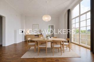 Wohnung mieten in 97422 Deutschhof, Stilvolle 2-Zimmer-Wohnung mit historischer Stuckdecke, kleinem Balkon und Gartenoption in traumh...