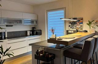 Wohnung mieten in Philipp-Marolph-Straße, 61191 Rosbach, Neuwertige 3-Zimmer Wohnung mit hochwertiger Küche und überdachter großer Loggia